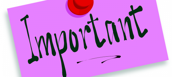 postit colore lilla scritta important con puntina rossa
