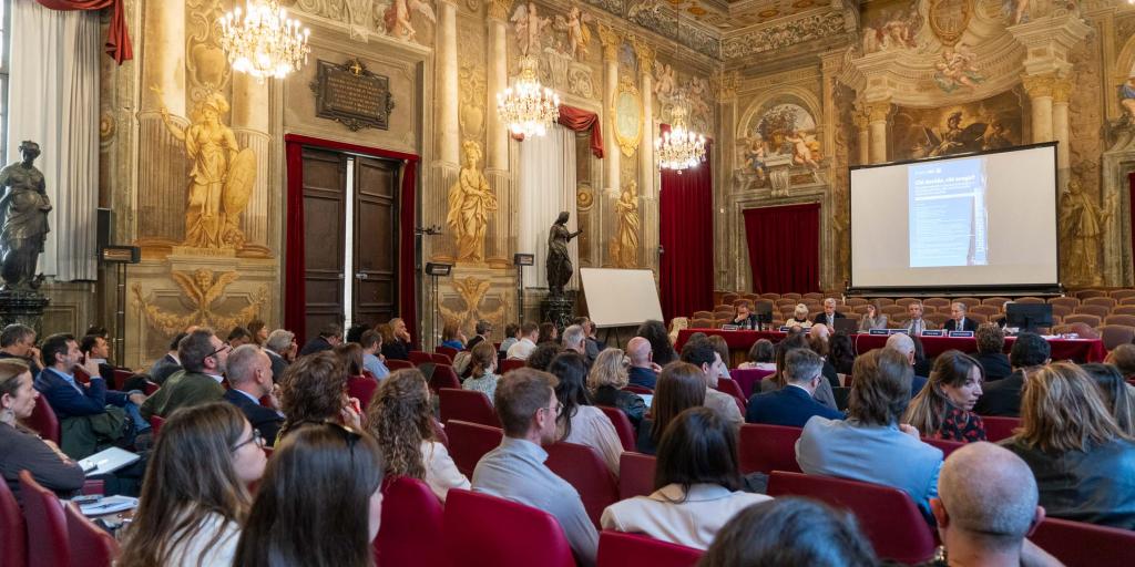 Pubblico seduto nell'aula magna di Balbi V